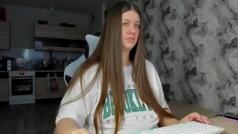 Snapshot of elisa_kollin chatting on November 23, 2025, 10:04 am Aletta Oushen online show from November 23, 2025, 10:04 am