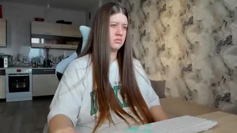 Snapshot of elisa_kollin chatting on November 24, 2025, 9:31 am Aletta Oushen online show from November 24, 2025, 9:31 am