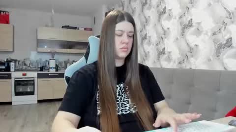 Snapshot of elisa_kollin chatting on November 30, 2025, 10:19 am Aletta Oushen online show from November 30, 2025, 10:19 am