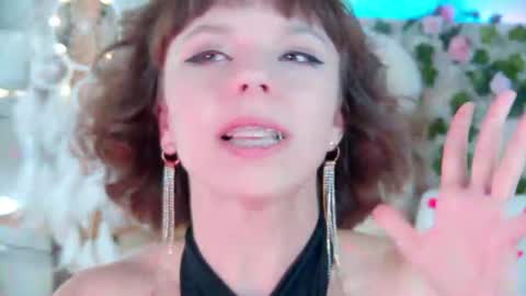ElisabethDavis online show from July 31, 2026, 3:33 pm