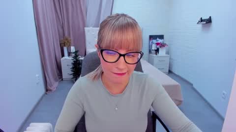 Snapshot of elisabethmills chatting on January 8, 2025, 3:17 pm Elisabeth online show from January 8, 2025, 3:17 pm