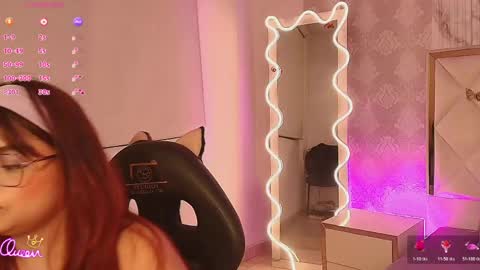elisahoney_tay online show from May 13, 2026, 3:48 am