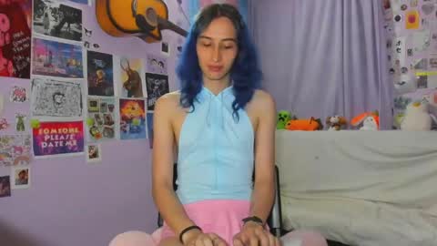 Snapshot of elisdarling chatting on June 1, 2026, 11:17 pm elisdarling online show from June 1, 2026, 11:17 pm