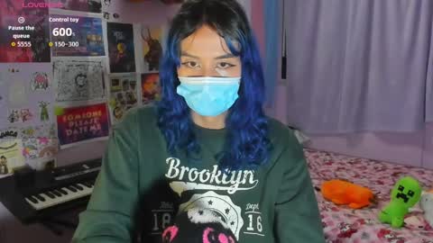Snapshot of elisdarling chatting on June 7, 2026, 12:04 am elisdarling online show from June 7, 2026, 12:04 am