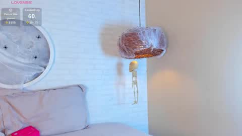 Snapshot of elise_diamond chatting on October 18, 2025, 11:27 pm Elise diamond online show from October 18, 2025, 11:27 pm