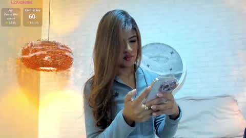 Snapshot of elise_diamond chatting on October 24, 2025, 11:34 pm Elise diamond online show from October 24, 2025, 11:34 pm