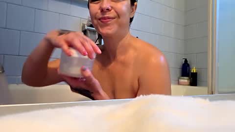 Snapshot of elisehipele chatting on September 27, 2025, 1:38 pm elisehipele online show from September 27, 2025, 1:38 pm