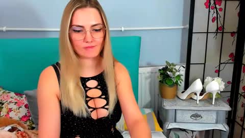 Elise online show from December 3, 2024, 3:00 pm