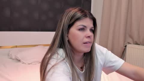 Elly online show from March 19, 2026, 9:08 pm