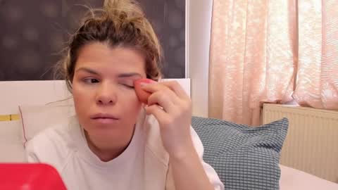 Elly online show from March 26, 2026, 11:49 am