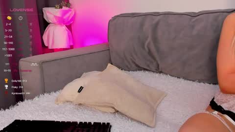 Eliss  online show from April 6, 2026, 10:33 pm