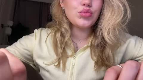 Stephanie online show from April 5, 2026, 8:28 pm