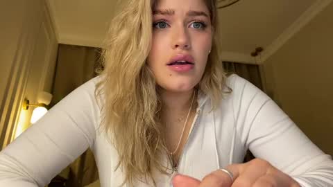 Stephanie online show from April 17, 2026, 7:28 pm