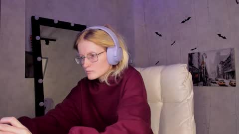 Elizabeth online show from November 17, 2025, 1:11 am