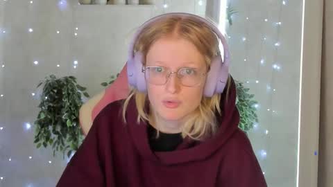 Elizabeth online show from November 24, 2025, 1:05 am