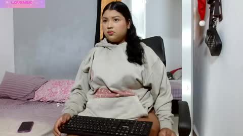 elizabeth_rizzo online show from January 6, 2025, 1:41 pm