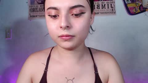 Snapshot of elizabeth_taylorxxx chatting on January 6, 2025, 12:05 am Elizabeth Taylor online show from January 6, 2025, 12:05 am