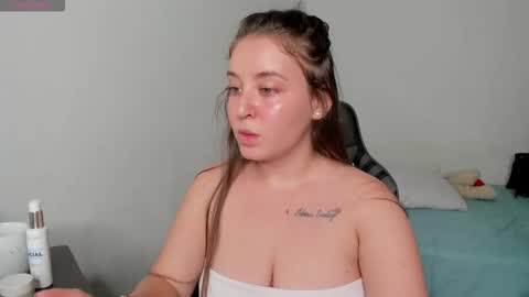 Snapshot of elizabethliones01 chatting on November 18, 2025, 7:18 pm instgram aly leiv17 ---- Im model-independent online show from November 18, 2025, 7:18 pm