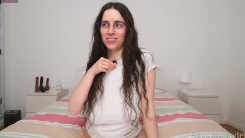 Snapshot of elizathemodel chatting on January 15, 2025, 4:00 pm Eliza online show from January 15, 2025, 4:00 pm