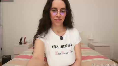 Snapshot of elizathemodel chatting on February 20, 2025, 3:52 pm Eliza online show from February 20, 2025, 3:52 pm