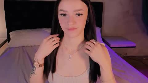 elizzza_ online show from November 5, 2025, 5:29 am