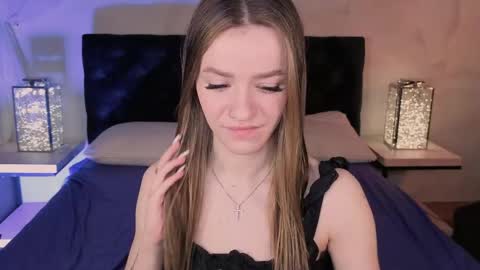 elizzza_ online show from April 14, 2026, 5:13 am