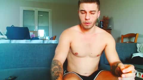 elkafit28 online show from March 31, 2026, 8:37 am