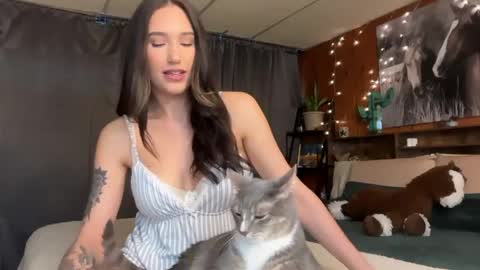 Snapshot of ella2sweet chatting on April 28, 2026, 2:33 pm Ella online show from April 28, 2026, 2:33 pm
