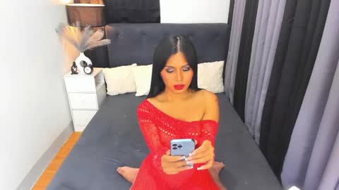 Snapshot of ella______ chatting on December 15, 2024, 8:30 am Ella online show from December 15, 2024, 8:30 am