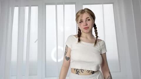 ella_desire online show from December 4, 2025, 7:50 am