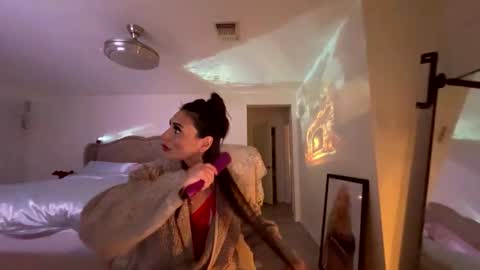 Snapshot of ella_ella_ella_ay chatting on November 3, 2025, 11:33 am ella_ella_ella_ay online show from November 3, 2025, 11:33 am