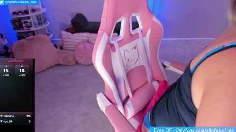 ella_foxx online show from March 5, 2025, 2:36 am