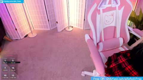 ella_foxx online show from June 3, 2026, 4:04 am