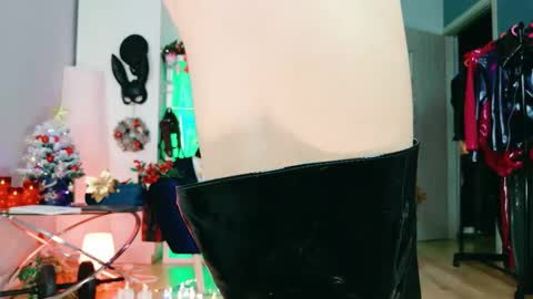 Snapshot of ella_kross chatting on November 29, 2025, 3:37 pm ella_kross online show from November 29, 2025, 3:37 pm