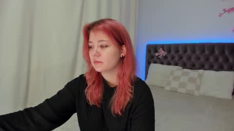 Snapshot of ella_mayers chatting on October 27, 2025, 1:59 pm Ella Mayers online show from October 27, 2025, 1:59 pm