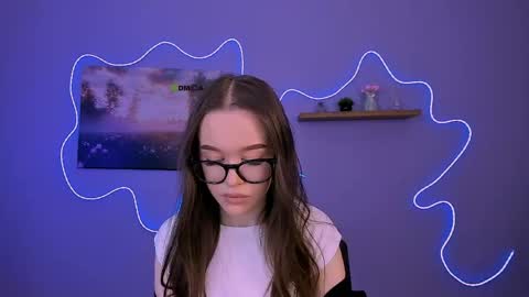 ella_miracle online show from May 9, 2026, 9:14 am
