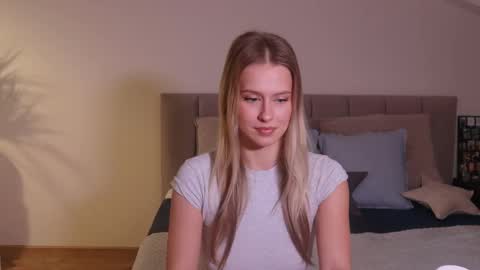 Ella online show from January 25, 2025, 7:39 pm