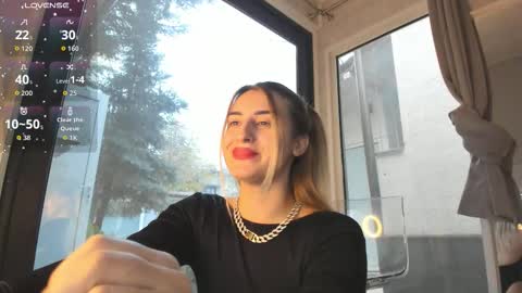 ella_vee online show from November 30, 2025, 7:01 am