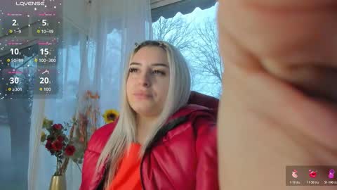 ella_vee online show from March 30, 2026, 4:35 am