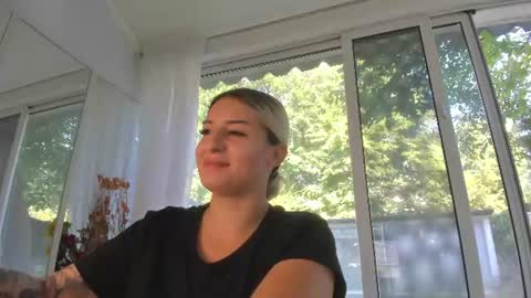 Snapshot of ella_vee chatting on July 17, 2026, 6:31 am ella_vee online show from July 17, 2026, 6:31 am