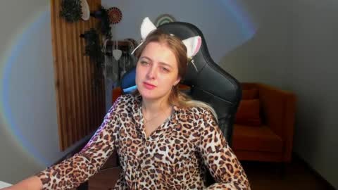 EllaBells online show from April 6, 2026, 5:08 am