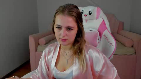 EllaBells online show from April 28, 2026, 5:12 am