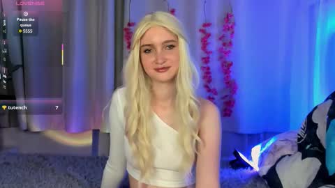 Snapshot of ellabloom chatting on October 20, 2025, 3:45 pm Ella online show from October 20, 2025, 3:45 pm