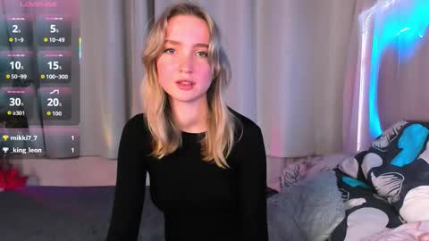 Snapshot of ellabloom chatting on November 7, 2025, 5:35 pm Ella online show from November 7, 2025, 5:35 pm