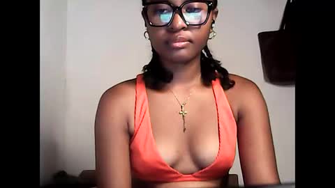 ellah245 online show from April 8, 2026, 12:21 am