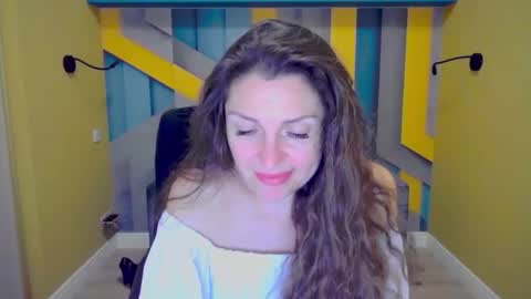 EllaLongs online show from December 3, 2024, 3:33 pm