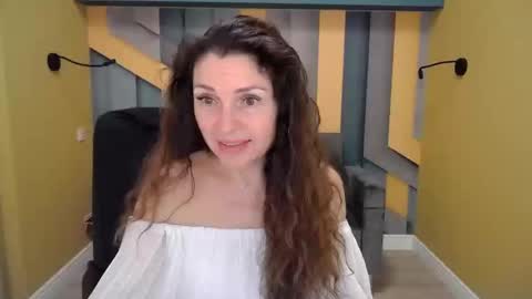 EllaLongs online show from December 15, 2024, 1:00 pm