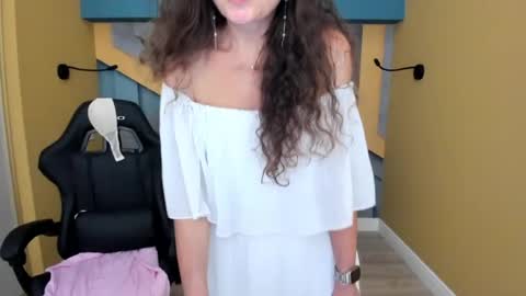 EllaLongs online show from July 28, 2026, 12:48 pm