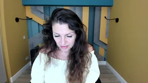 EllaLongs online show from July 29, 2026, 11:30 am