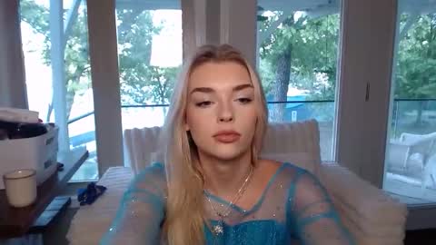 ellalowe online show from April 26, 2026, 11:24 pm